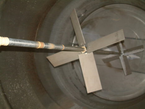 pitched blade impeller in action inside a tank